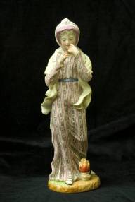 Dama calentándose las manos. Meissen. Alemania